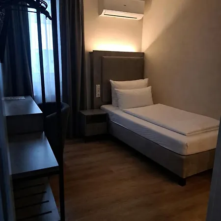 Hotel Diamonds *